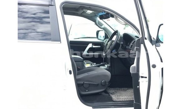 Buy Import Toyota Land Cruiser White Car in Import - Dubai in Baa Buy Import Toyota Land Cruiser White Car in Import - Dubai in Baa