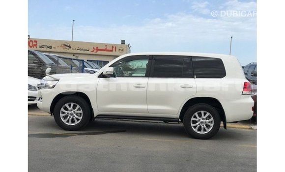 Buy Import Toyota Land Cruiser White Car in Import - Dubai in Baa Buy Import Toyota Land Cruiser White Car in Import - Dubai in Baa