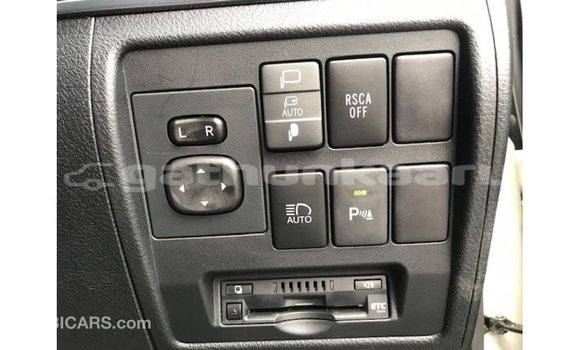 Buy Import Toyota Land Cruiser White Car in Import - Dubai in Baa Buy Import Toyota Land Cruiser White Car in Import - Dubai in Baa