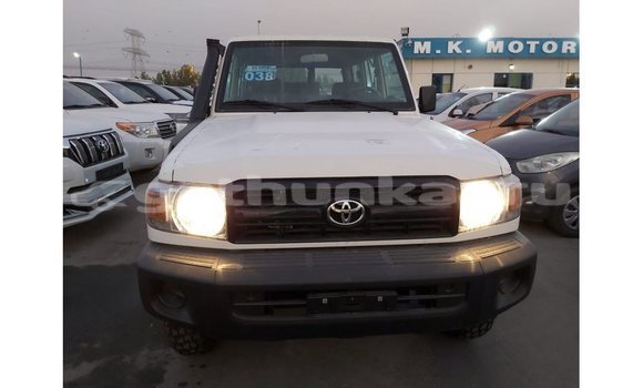 Buy Import Toyota Land Cruiser White Car in Import - Dubai in Baa Buy Import Toyota Land Cruiser White Car in Import - Dubai in Baa