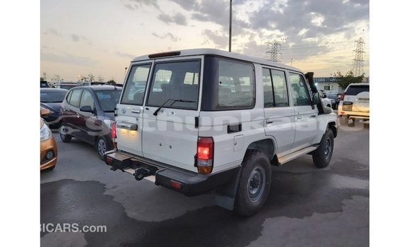 Buy Import Toyota Land Cruiser White Car in Import - Dubai in Baa Buy Import Toyota Land Cruiser White Car in Import - Dubai in Baa