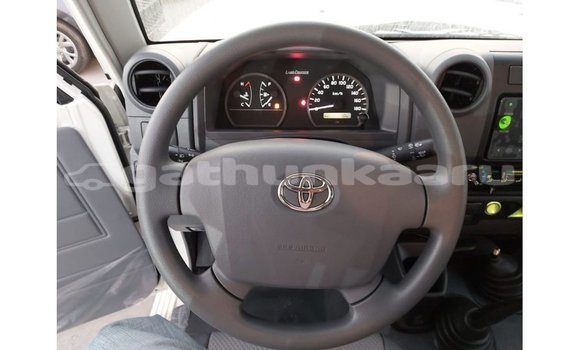 Buy Import Toyota Land Cruiser White Car in Import - Dubai in Baa Buy Import Toyota Land Cruiser White Car in Import - Dubai in Baa