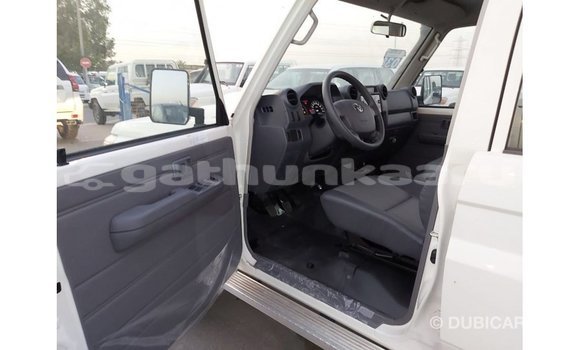 Buy Import Toyota Land Cruiser White Car in Import - Dubai in Baa Buy Import Toyota Land Cruiser White Car in Import - Dubai in Baa
