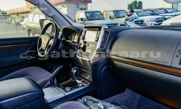Buy Import Toyota Land Cruiser White Car in Import - Dubai in Baa Buy Import Toyota Land Cruiser White Car in Import - Dubai in Baa