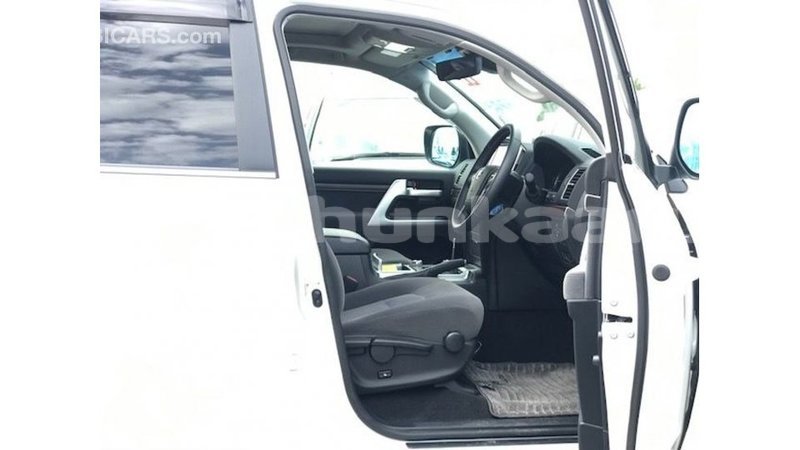 Big with watermark toyota land cruiser baa import dubai 2844