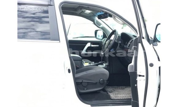 Buy Import Toyota Land Cruiser White Car in Import - Dubai in Baa Buy Import Toyota Land Cruiser White Car in Import - Dubai in Baa