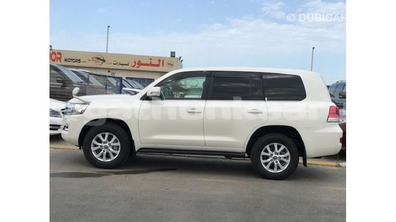 Big with watermark toyota land cruiser baa import dubai 2844