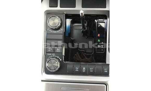 Buy Import Toyota Land Cruiser White Car in Import - Dubai in Baa Buy Import Toyota Land Cruiser White Car in Import - Dubai in Baa