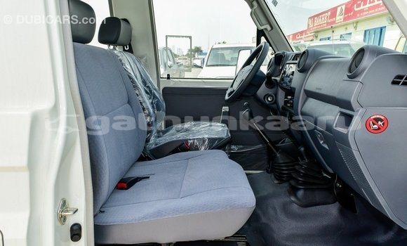 Buy Import Toyota Land Cruiser White Car in Import - Dubai in Baa Buy Import Toyota Land Cruiser White Car in Import - Dubai in Baa