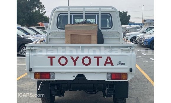 Buy Import Toyota Land Cruiser White Car in Import - Dubai in Baa Buy Import Toyota Land Cruiser White Car in Import - Dubai in Baa