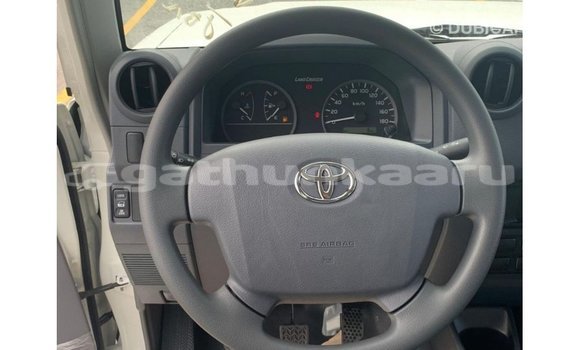 Buy Import Toyota Land Cruiser White Car in Import - Dubai in Baa Buy Import Toyota Land Cruiser White Car in Import - Dubai in Baa