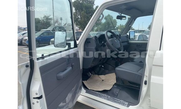 Buy Import Toyota Land Cruiser White Car in Import - Dubai in Baa Buy Import Toyota Land Cruiser White Car in Import - Dubai in Baa