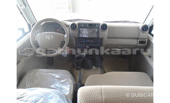 Buy Import Toyota Land Cruiser White Car in Import - Dubai in Baa Buy Import Toyota Land Cruiser White Car in Import - Dubai in Baa