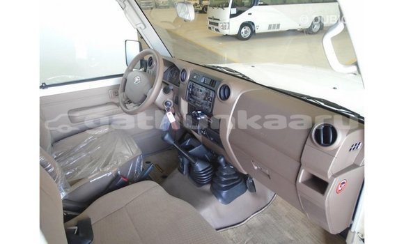 Buy Import Toyota Land Cruiser White Car in Import - Dubai in Baa Buy Import Toyota Land Cruiser White Car in Import - Dubai in Baa