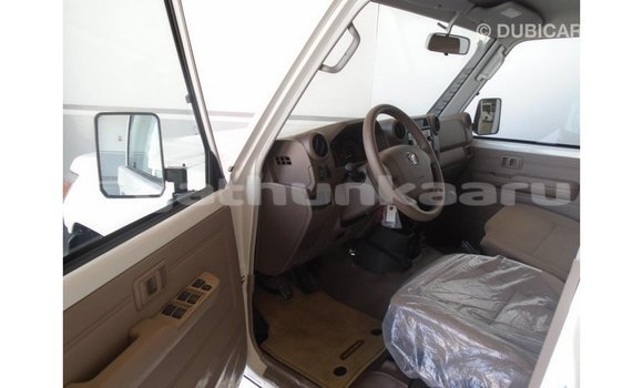 Buy Import Toyota Land Cruiser White Car in Import - Dubai in Baa Buy Import Toyota Land Cruiser White Car in Import - Dubai in Baa