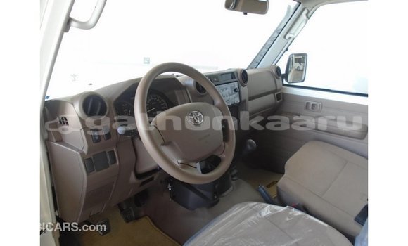 Buy Import Toyota Land Cruiser White Car in Import - Dubai in Baa Buy Import Toyota Land Cruiser White Car in Import - Dubai in Baa