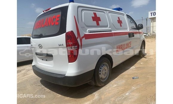 Buy Import Hyundai Chorus White Truck in Import - Dubai in Baa Buy Import Hyundai Chorus White Truck in Import - Dubai in Baa