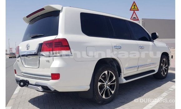 Buy Import Toyota Land Cruiser White Car in Import - Dubai in Baa Buy Import Toyota Land Cruiser White Car in Import - Dubai in Baa