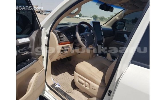 Buy Import Toyota Land Cruiser White Car in Import - Dubai in Baa Buy Import Toyota Land Cruiser White Car in Import - Dubai in Baa