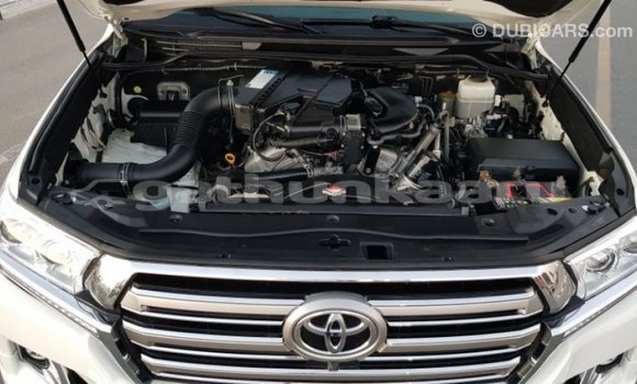 Buy Import Toyota Land Cruiser White Car in Import - Dubai in Baa Buy Import Toyota Land Cruiser White Car in Import - Dubai in Baa