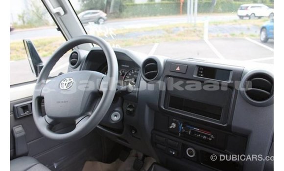 Buy Import Toyota Land Cruiser White Car in Import - Dubai in Baa Buy Import Toyota Land Cruiser White Car in Import - Dubai in Baa