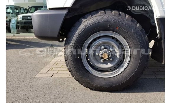 Buy Import Toyota Land Cruiser White Car in Import - Dubai in Baa Buy Import Toyota Land Cruiser White Car in Import - Dubai in Baa