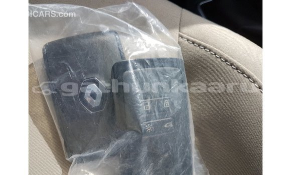 Buy Import Renault 19 Green Car in Import - Dubai in Baa Buy Import Renault 19 Green Car in Import - Dubai in Baa