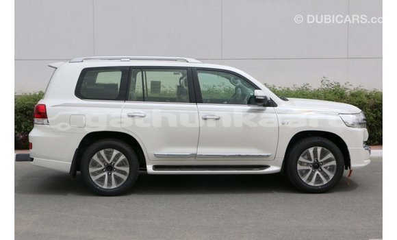 Buy Import Toyota Land Cruiser White Car in Import - Dubai in Baa Buy Import Toyota Land Cruiser White Car in Import - Dubai in Baa