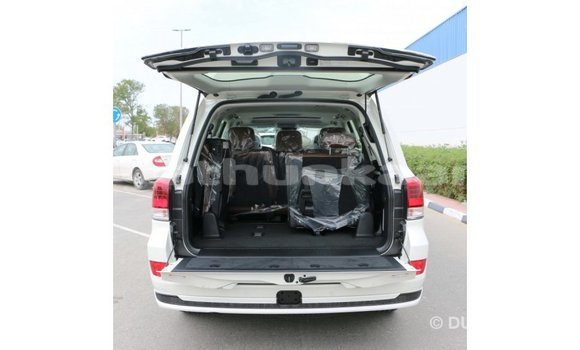 Buy Import Toyota Land Cruiser White Car in Import - Dubai in Baa Buy Import Toyota Land Cruiser White Car in Import - Dubai in Baa