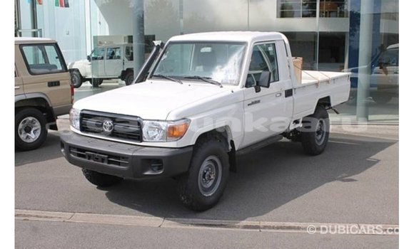 Buy Import Toyota Land Cruiser White Car in Import - Dubai in Baa Buy Import Toyota Land Cruiser White Car in Import - Dubai in Baa