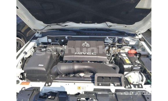 Buy Import Mitsubishi Pajero White Car in Import - Dubai in Baa Buy Import Mitsubishi Pajero White Car in Import - Dubai in Baa