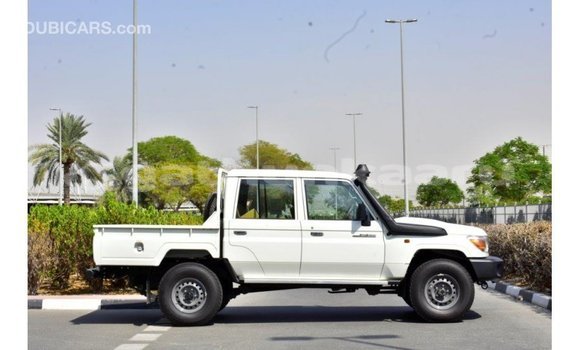 Buy Import Toyota Land Cruiser White Car in Import - Dubai in Baa Buy Import Toyota Land Cruiser White Car in Import - Dubai in Baa