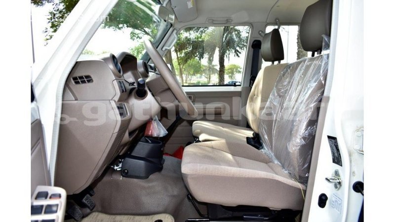Big with watermark toyota land cruiser baa import dubai 3031