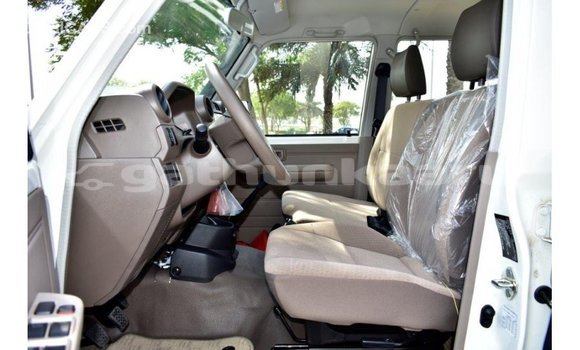 Buy Import Toyota Land Cruiser White Car in Import - Dubai in Baa Buy Import Toyota Land Cruiser White Car in Import - Dubai in Baa