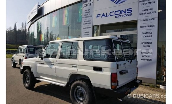 Buy Import Toyota Land Cruiser White Car in Import - Dubai in Baa Buy Import Toyota Land Cruiser White Car in Import - Dubai in Baa
