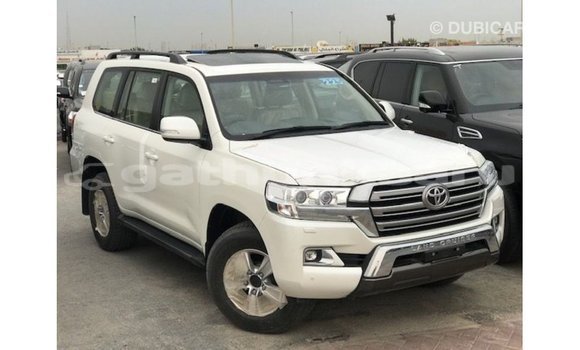 Buy Import Toyota Land Cruiser White Car in Import - Dubai in Baa Buy Import Toyota Land Cruiser White Car in Import - Dubai in Baa