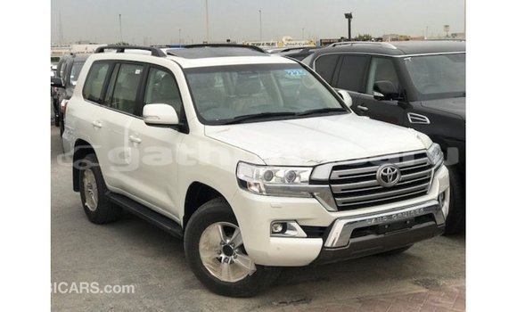 Buy Import Toyota Land Cruiser White Car in Import - Dubai in Baa Buy Import Toyota Land Cruiser White Car in Import - Dubai in Baa