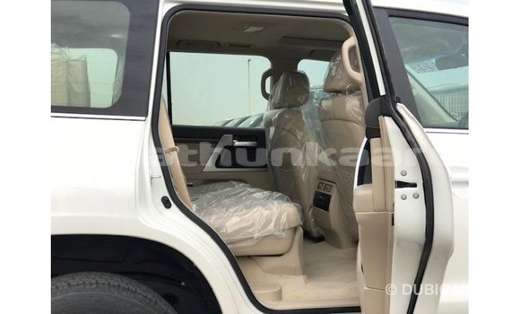 Buy Import Toyota Land Cruiser White Car in Import - Dubai in Baa Buy Import Toyota Land Cruiser White Car in Import - Dubai in Baa