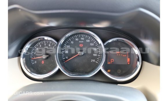 Buy Import Renault Duster White Car in Import - Dubai in Baa