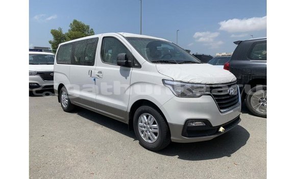 Buy Import Hyundai Chorus White Truck in Import - Dubai in Baa