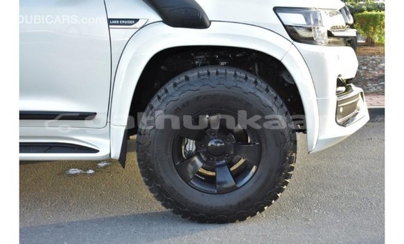 Buy Import Toyota Land Cruiser White Car in Import - Dubai in Baa Buy Import Toyota Land Cruiser White Car in Import - Dubai in Baa