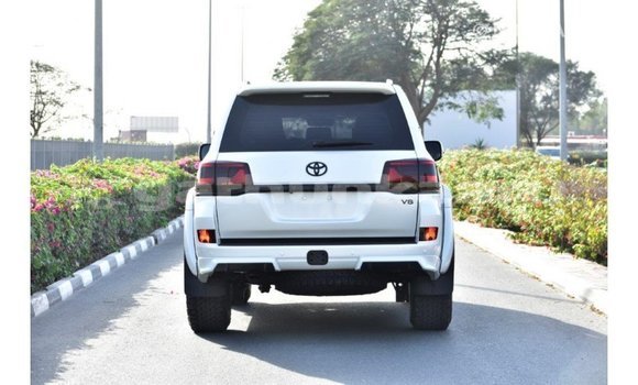 Buy Import Toyota Land Cruiser White Car in Import - Dubai in Baa Buy Import Toyota Land Cruiser White Car in Import - Dubai in Baa