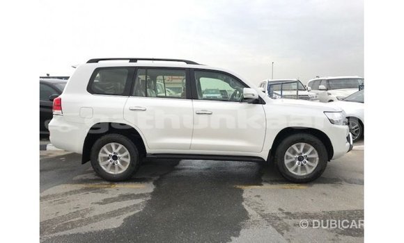 Buy Import Toyota Land Cruiser White Car in Import - Dubai in Baa Buy Import Toyota Land Cruiser White Car in Import - Dubai in Baa