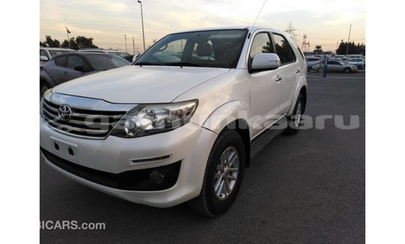 Buy Import Toyota Fortuner White Car in Import - Dubai in Baa Buy Import Toyota Fortuner White Car in Import - Dubai in Baa