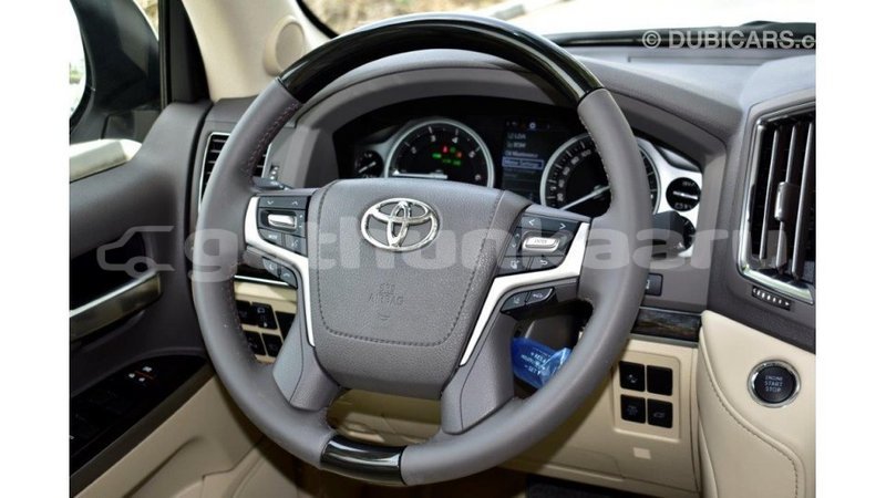 Big with watermark toyota land cruiser baa import dubai 3095