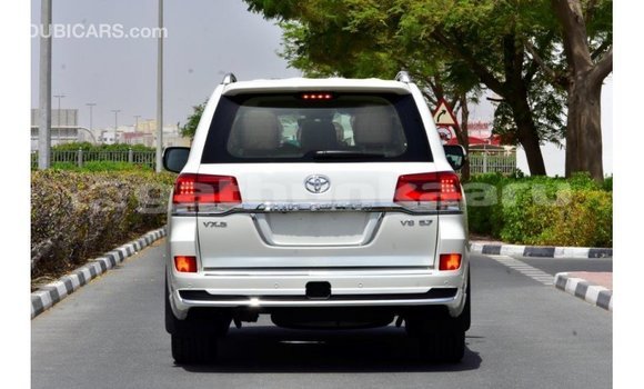 Buy Import Toyota Land Cruiser White Car in Import - Dubai in Baa Buy Import Toyota Land Cruiser White Car in Import - Dubai in Baa