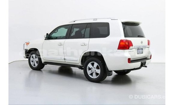 Buy Import Toyota Land Cruiser White Car in Import - Dubai in Baa Buy Import Toyota Land Cruiser White Car in Import - Dubai in Baa