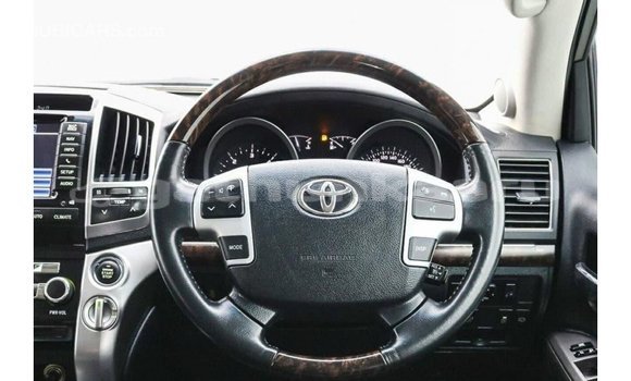 Buy Import Toyota Land Cruiser White Car in Import - Dubai in Baa Buy Import Toyota Land Cruiser White Car in Import - Dubai in Baa
