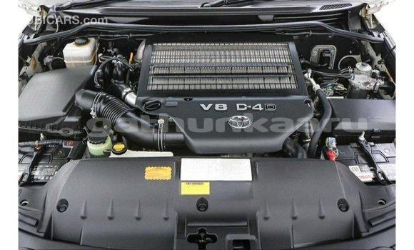 Buy Import Toyota Land Cruiser White Car in Import - Dubai in Baa Buy Import Toyota Land Cruiser White Car in Import - Dubai in Baa