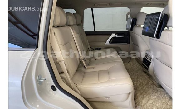 Buy Import Toyota Land Cruiser White Car in Import - Dubai in Baa Buy Import Toyota Land Cruiser White Car in Import - Dubai in Baa